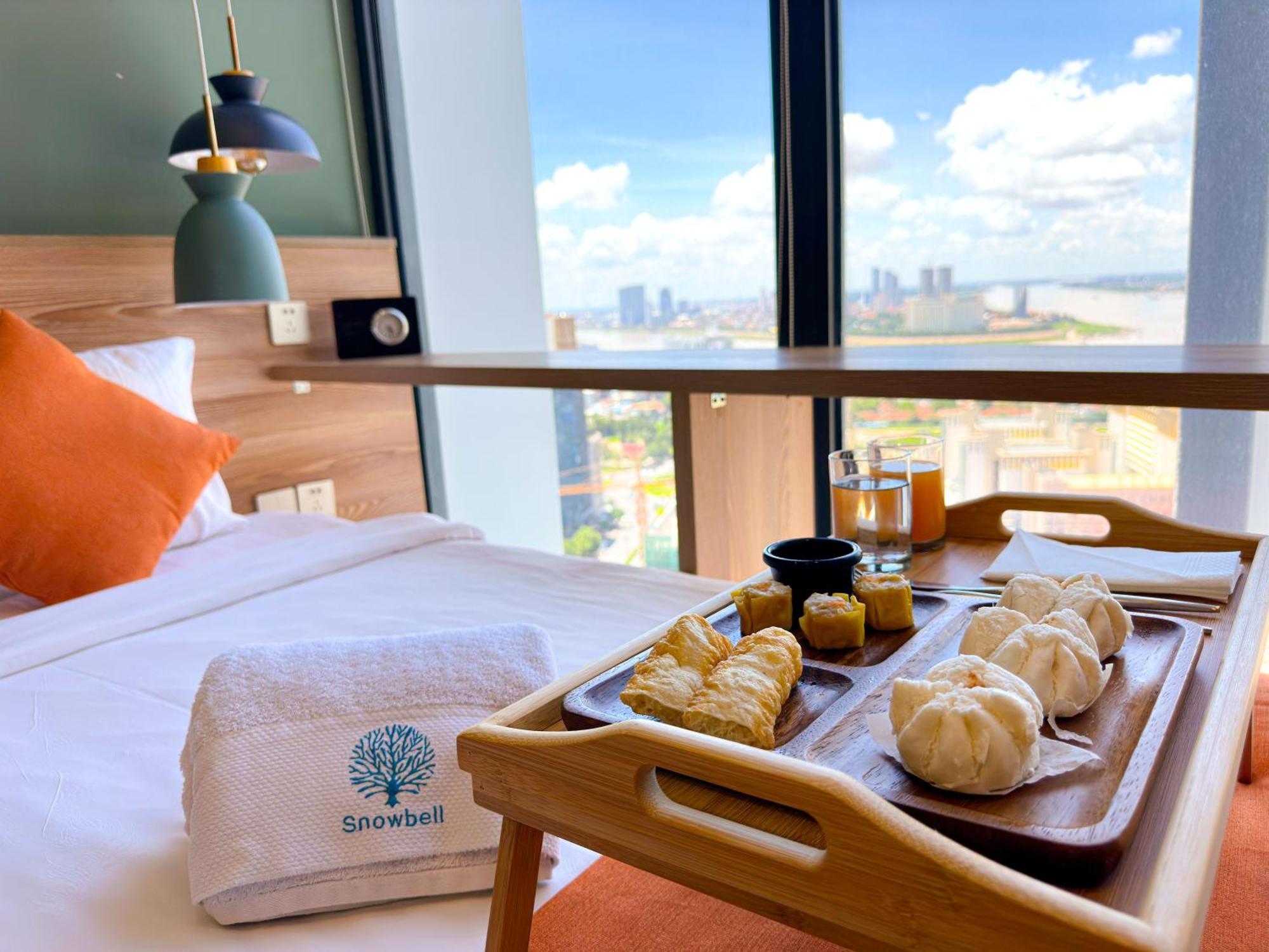 สโนว์เบลล์ แอท เดอะ บริดจ์ โฮเต็ล Hotel พนมเปญ ภายนอก รูปภาพ