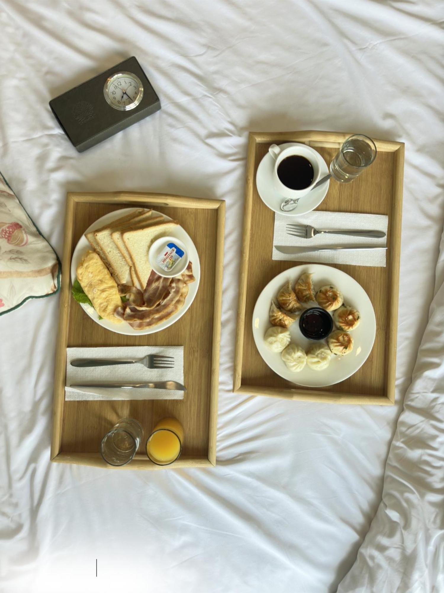 สโนว์เบลล์ แอท เดอะ บริดจ์ โฮเต็ล Hotel พนมเปญ ภายนอก รูปภาพ