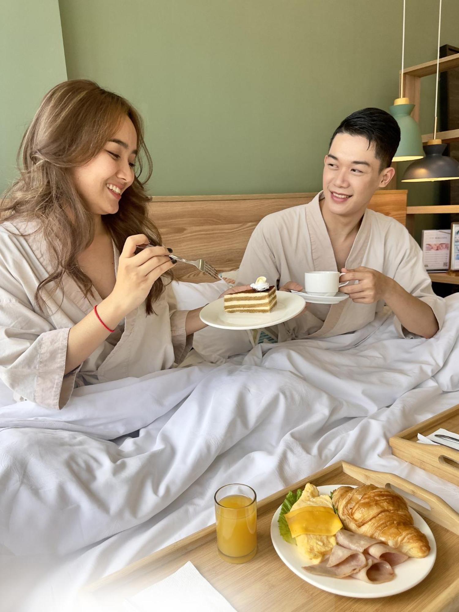 สโนว์เบลล์ แอท เดอะ บริดจ์ โฮเต็ล Hotel พนมเปญ ภายนอก รูปภาพ