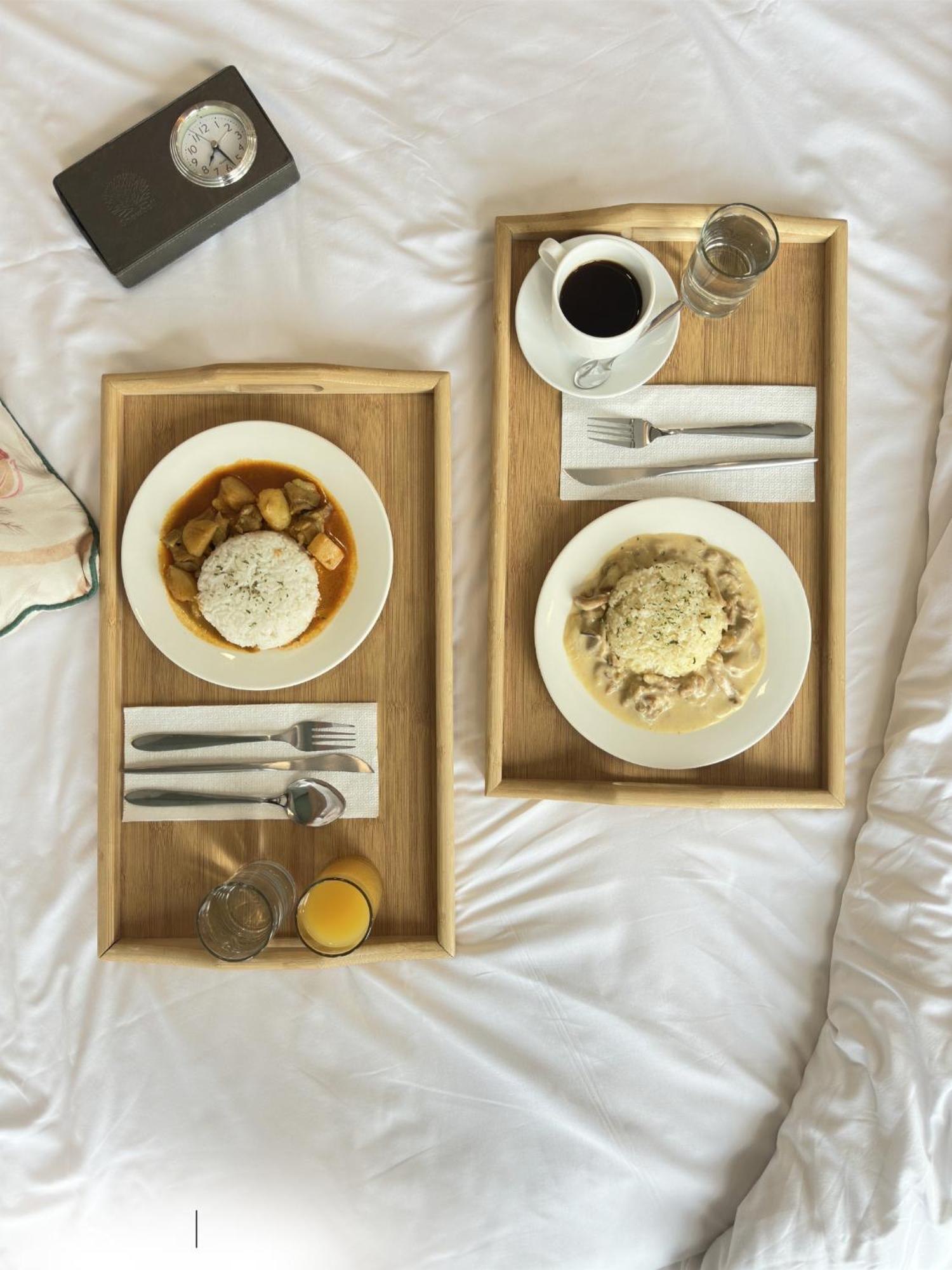 สโนว์เบลล์ แอท เดอะ บริดจ์ โฮเต็ล Hotel พนมเปญ ภายนอก รูปภาพ