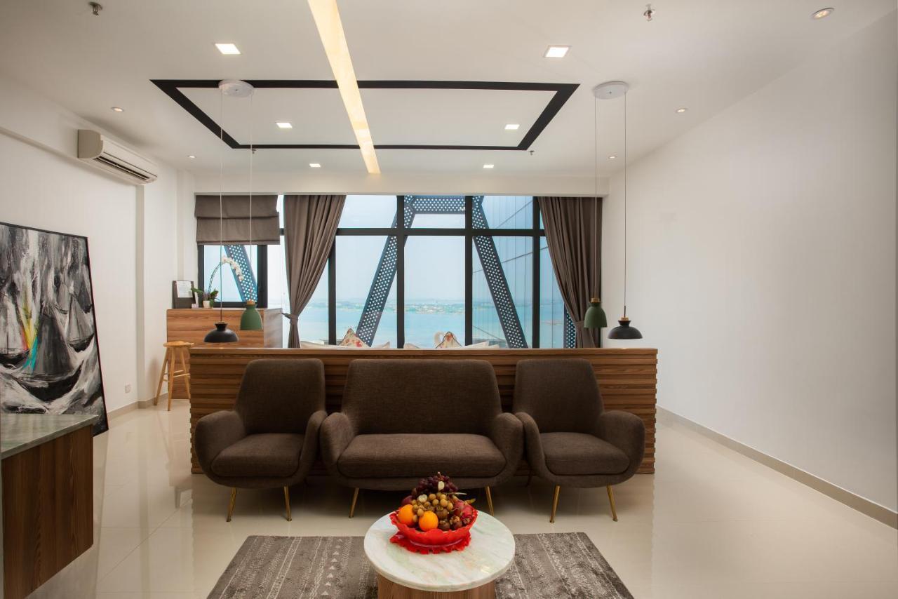 สโนว์เบลล์ แอท เดอะ บริดจ์ โฮเต็ล Hotel พนมเปญ ภายนอก รูปภาพ