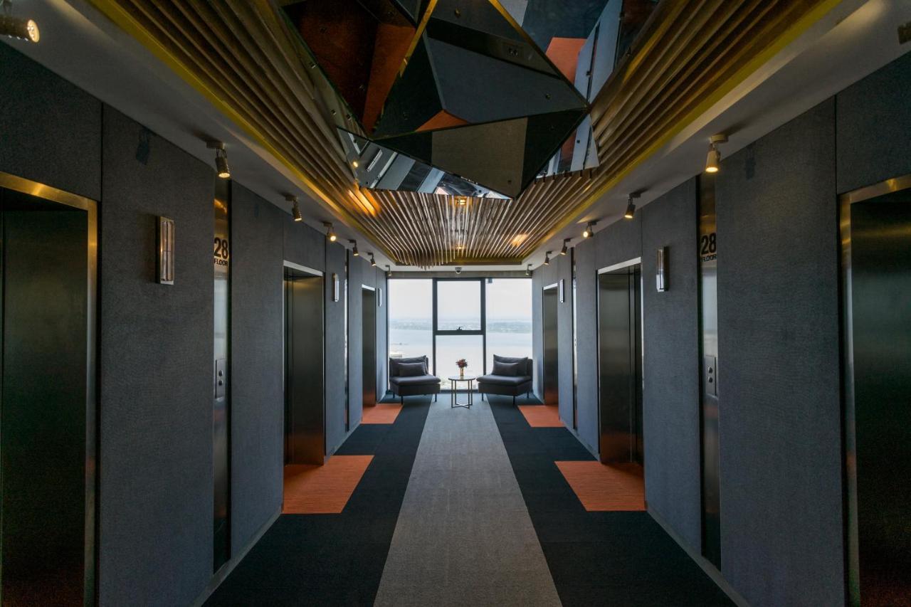 สโนว์เบลล์ แอท เดอะ บริดจ์ โฮเต็ล Hotel พนมเปญ ภายนอก รูปภาพ