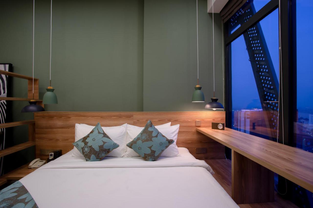 สโนว์เบลล์ แอท เดอะ บริดจ์ โฮเต็ล Hotel พนมเปญ ภายนอก รูปภาพ